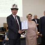 Вручены сертификаты выпускникам курса «Деловой кыргызский язык»