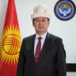 Эльчибек Джантаевдин мамлекеттик жана муниципалдык кызматчыларды кесиптик күнү менен куттуктоосу